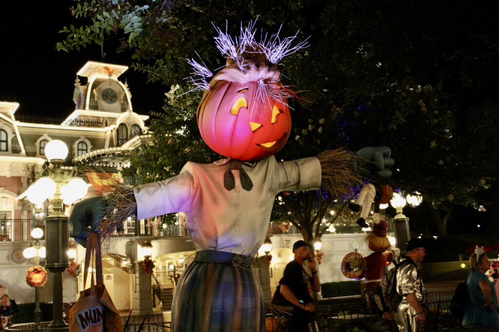 IMG 6383 'Mickey’s Not-So-Scary': Disney festeja Halloween com muitas cores e fantasias; veja fotos