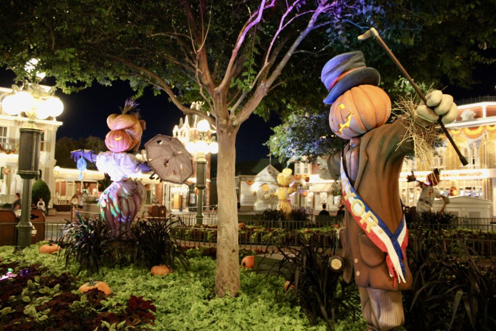 'Mickey’s Not-So-Scary': Disney festeja Halloween com muitas cores e fantasias; veja fotos