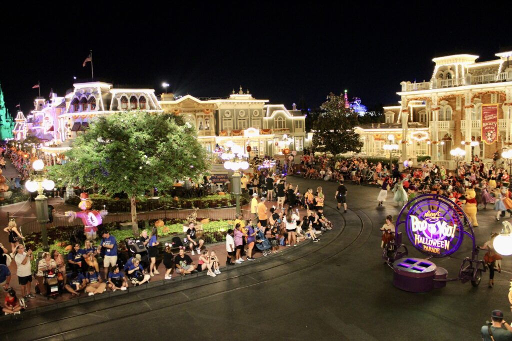 'Mickey’s Not-So-Scary': Disney festeja Halloween com muitas cores e fantasias; veja fotos