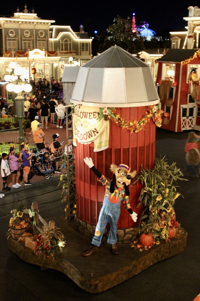 'Mickey’s Not-So-Scary': Disney festeja Halloween com muitas cores e fantasias; veja fotos