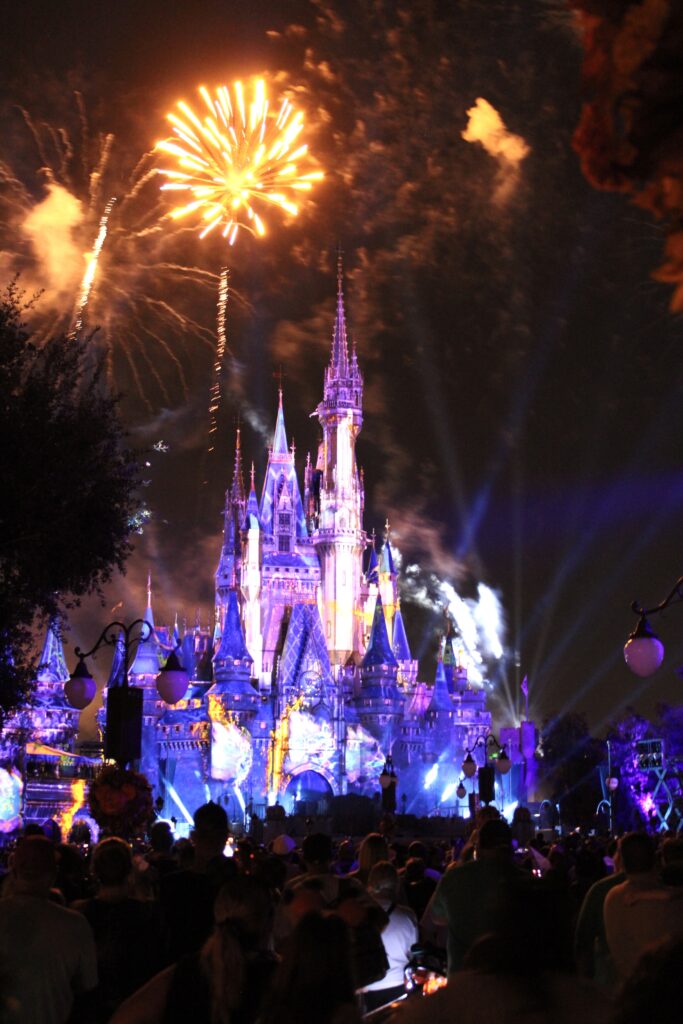 IMG 6472 'Mickey’s Not-So-Scary': Disney festeja Halloween com muitas cores e fantasias; veja fotos