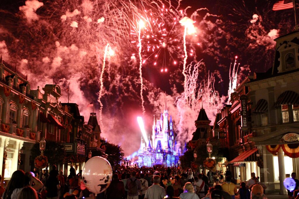 IMG 6474 'Mickey’s Not-So-Scary': Disney festeja Halloween com muitas cores e fantasias; veja fotos