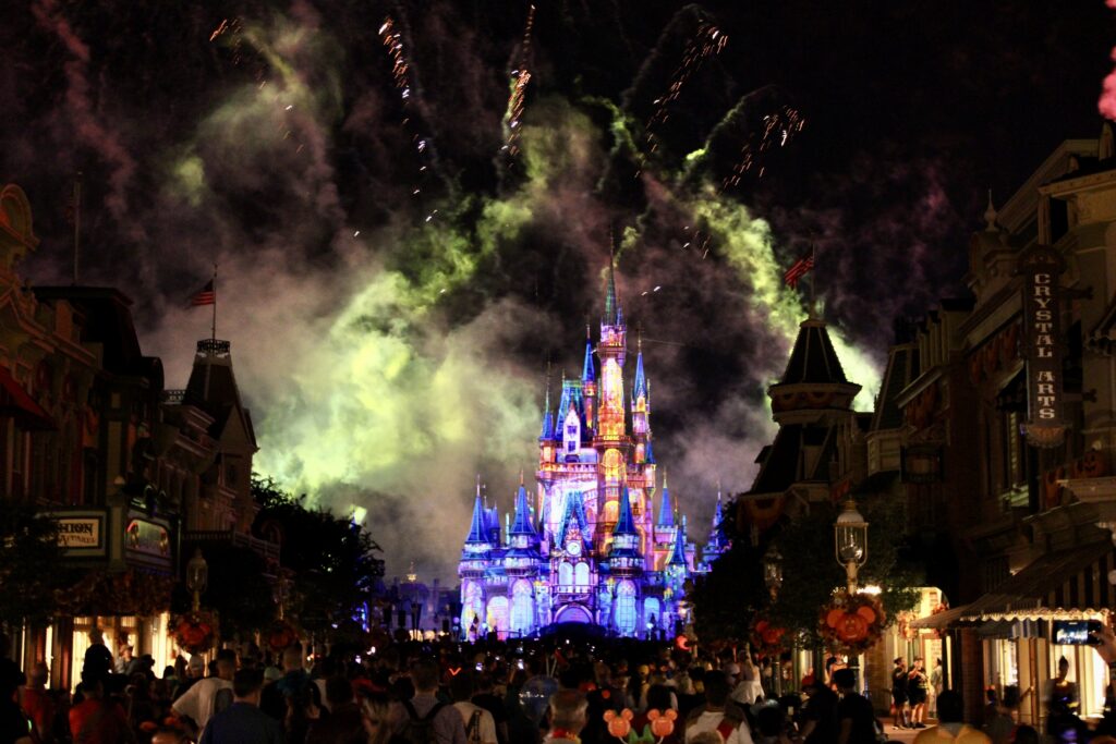 IMG 6479 'Mickey’s Not-So-Scary': Disney festeja Halloween com muitas cores e fantasias; veja fotos