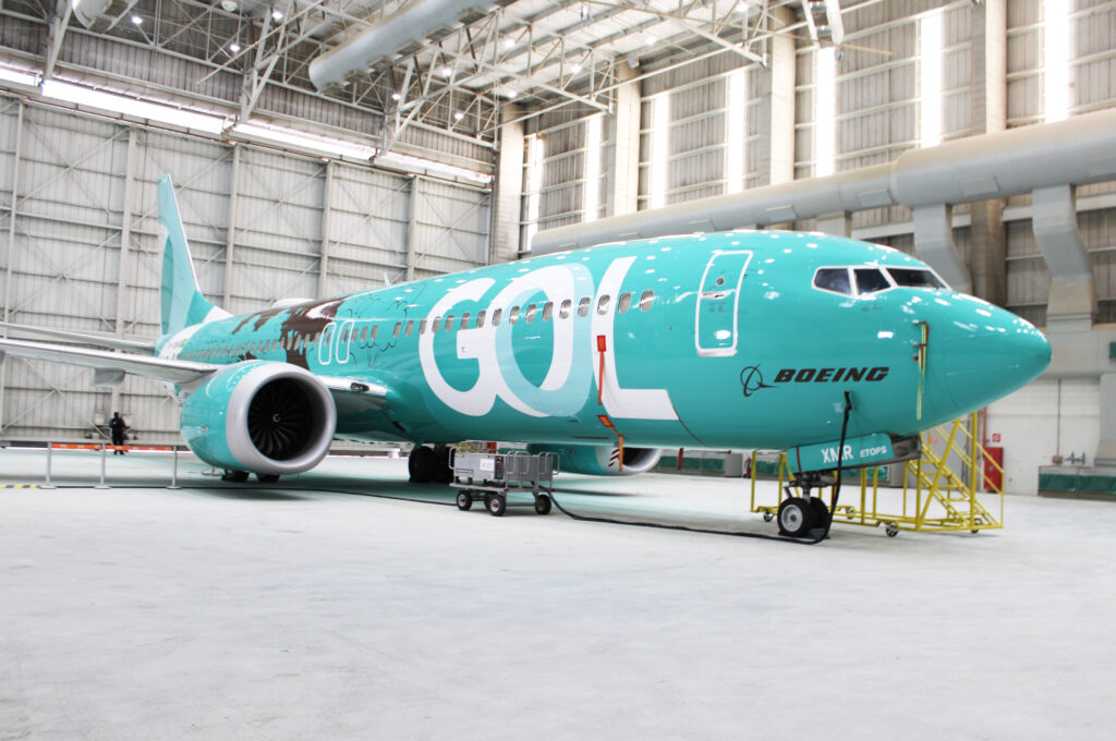 B737 MAX da Gol ficou verde em nome do meio ambiente B737 MAX da Gol ficou verde em nome do meio ambiente