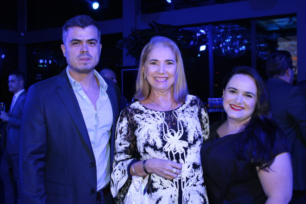 Raphael Saraiva e Liese Nobrega, da Rhema, com Isabela Bernardo, da Orinter