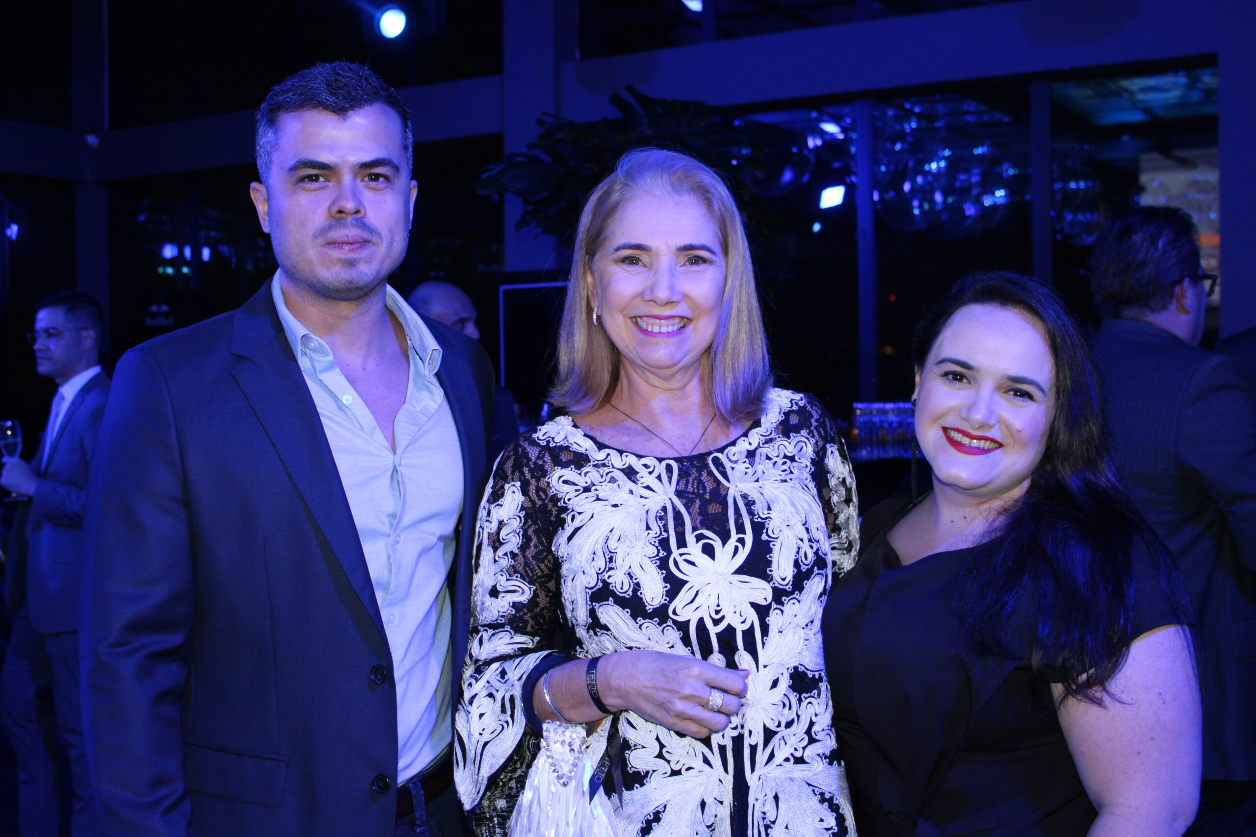 Raphael Saraiva e Liese Nobrega, da Rhema, com Isabela Bernardo, da Orinter Raphael Saraiva e Liese Nobrega, da Rhema, com Isabela Bernardo, da Orinter