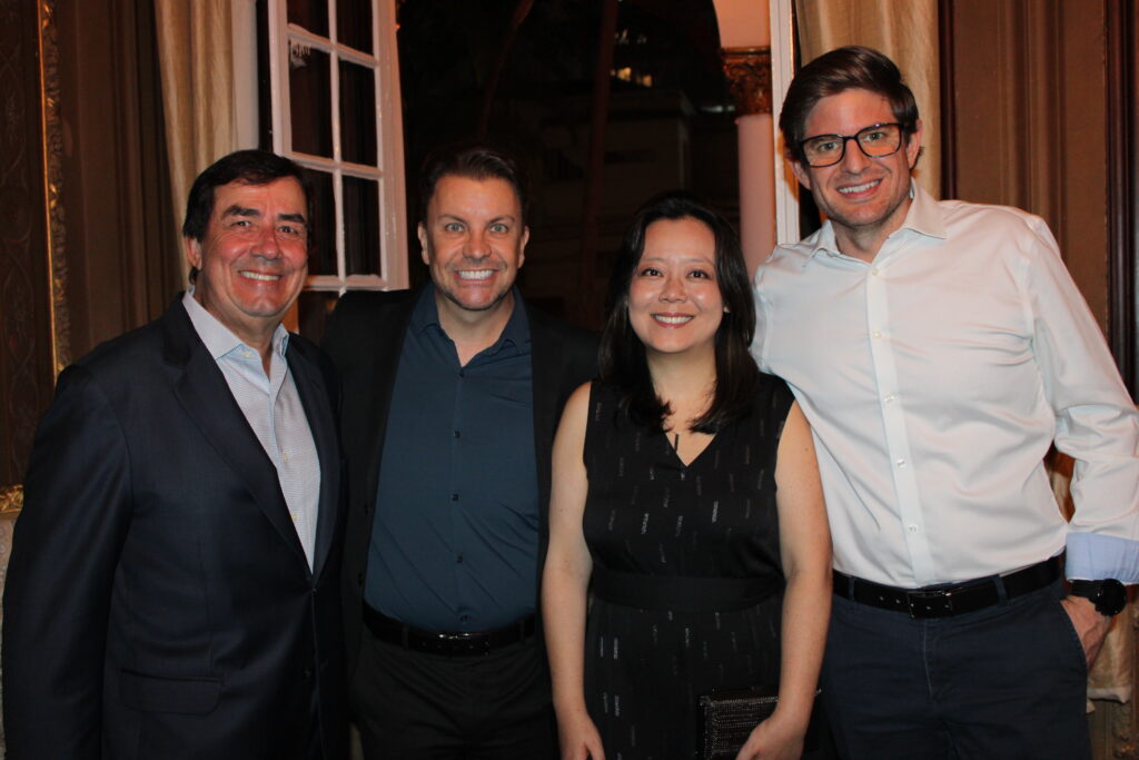 Ivo Lins e Andre Khoury, da CNT, com Claudia Shishido e Gonzalo Romero, da Air Europa Ivo Lins e Andre Khoury, da CNT, com Claudia Shishido e Gonzalo Romero, da Air Europa