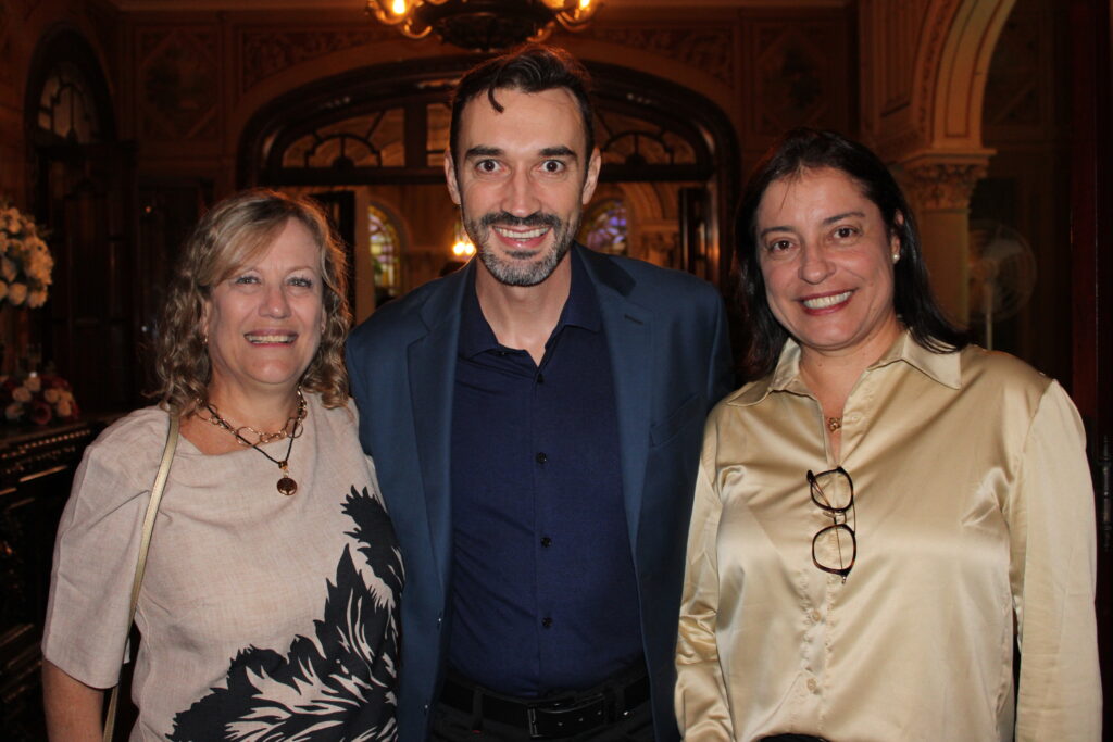 Cristiane Cortizo, da Copa, Rafael Monteiro, da CNT, e Luciana Longo, da Avianca Cristiane Cortizo, da Copa, Rafael Monteiro, da CNT, e Luciana Longo, da Avianca