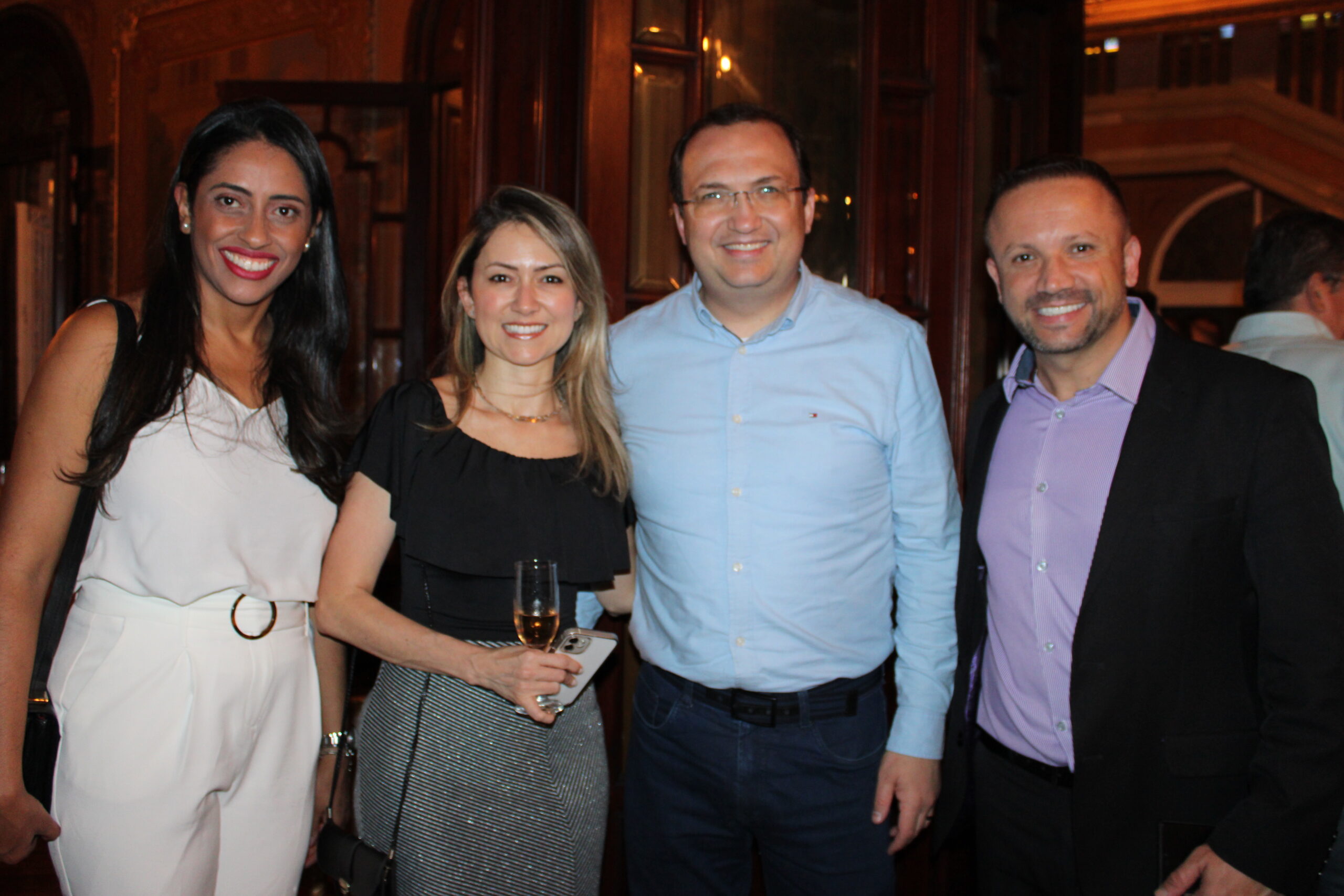 Erika Cupertino, da Azul, Gabriela Pereira, do Bradesco Financiamentos, Anderson Serafim, da Azul, e Fernando Charrone, do Bradesco Erika Cupertino, da Azul, Gabriela Pereira, do Bradesco Financiamentos, Anderson Serafim, da Azul, e Fernando Charrone, do Bradesco