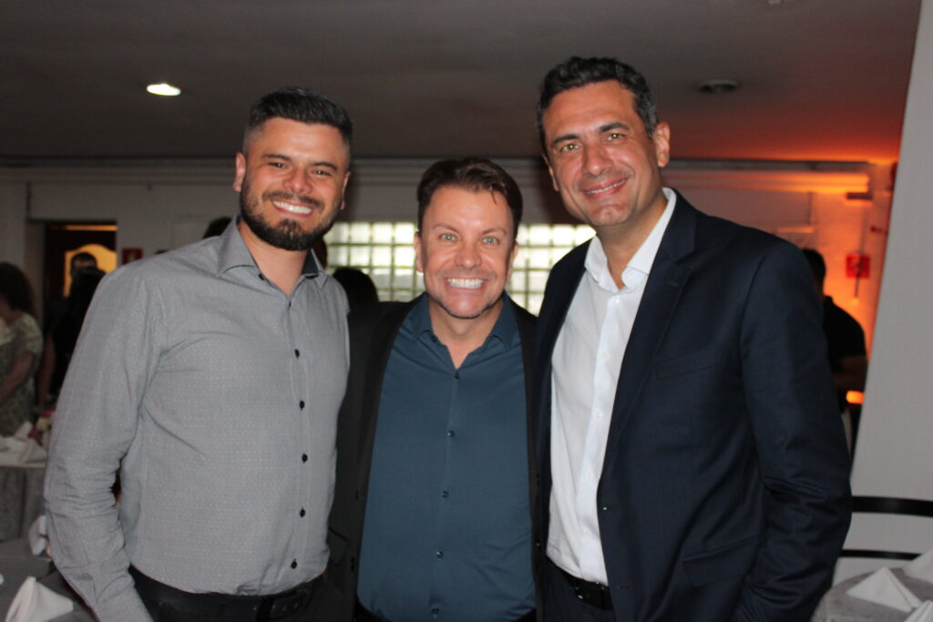 Andre Khouri, da CNT, com Marcel Mazzonetto e Carlos Antunes, da TAP Andre Khouri, da CNT, com Marcel Mazzonetto e Carlos Antunes, da TAP