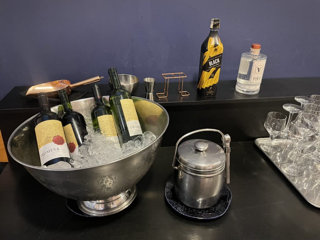 Bebidas alcoólicas também estão disponíveis no lounge 