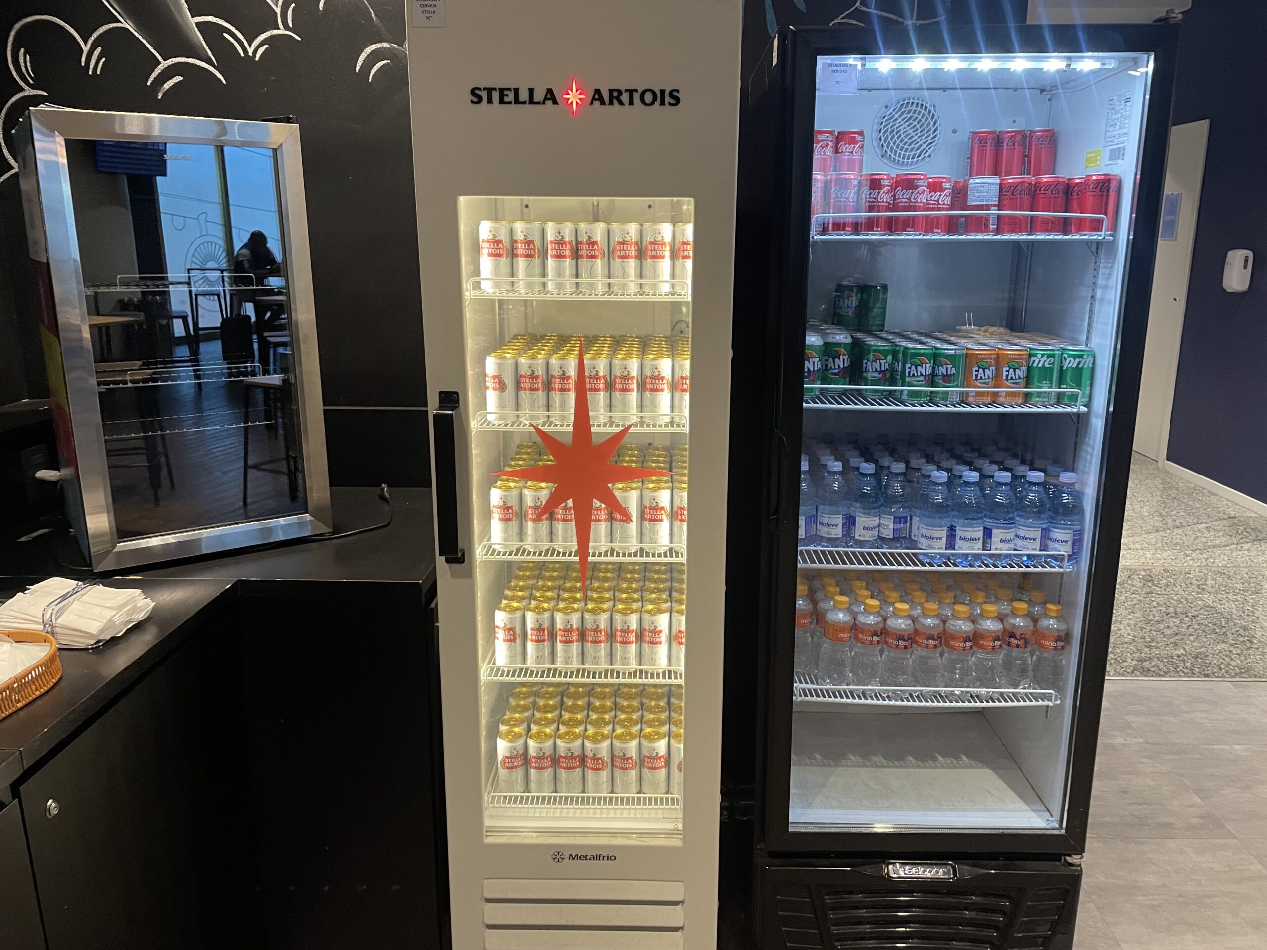 Geladeira com bebidas Geladeira com bebidas