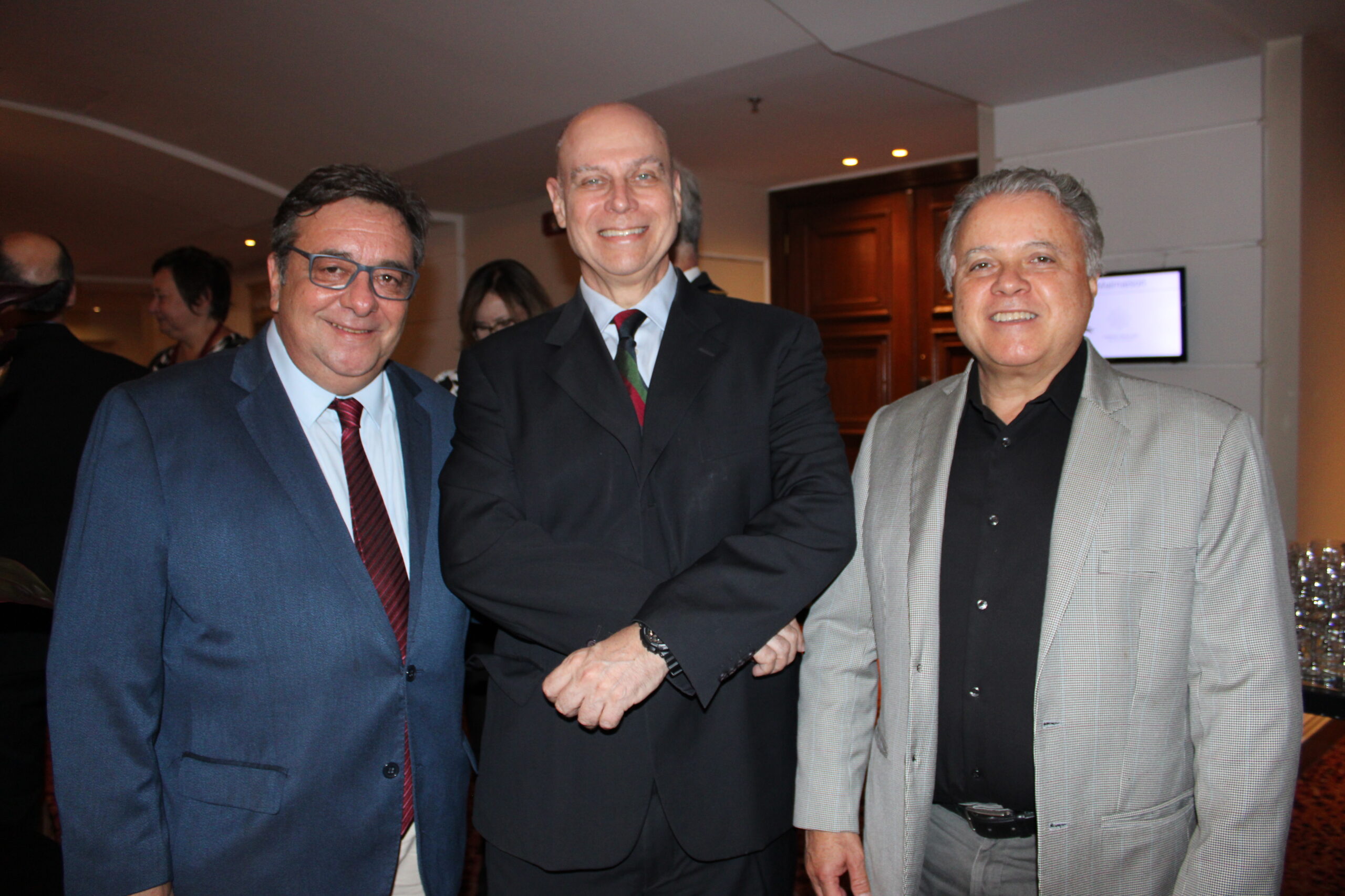 Luiz Henrique Miranda, da Agência Amigo, Lawrence Reinisch, da Reinisch Projects, e Carlos Prado, da Tour House Luiz Henrique Miranda, da Agência Amigo, Lawrence Reinisch, da Reinisch Projects, e Carlos Prado, da Tour House