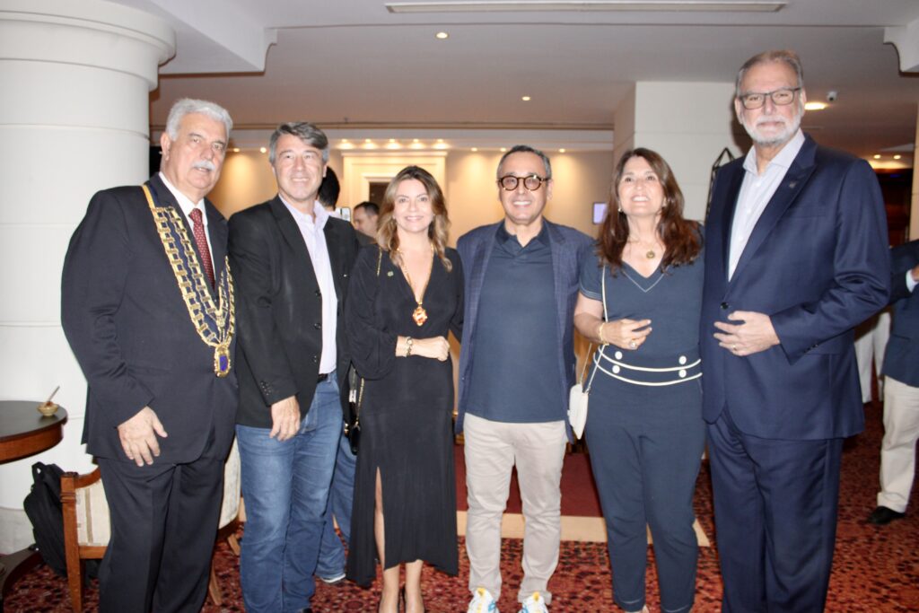 Walter Teixeira, do Skal, Carlos Bernardo, da Accor, Patrícia Servilha, da Skal, Beto Marques, da Gorilla Comunicação, Raquel Tahtouh, da IT Mice, e Ibrahim Georges Tahtouh, presidente da CNA EvTur