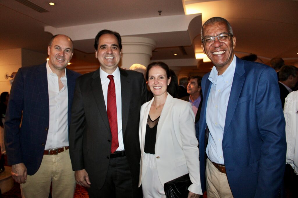 Eduardo Vasconcellos, da Kontik, Eduardo Bernardes e Lilian Bernardes, e Reifer Souza, da BeFly