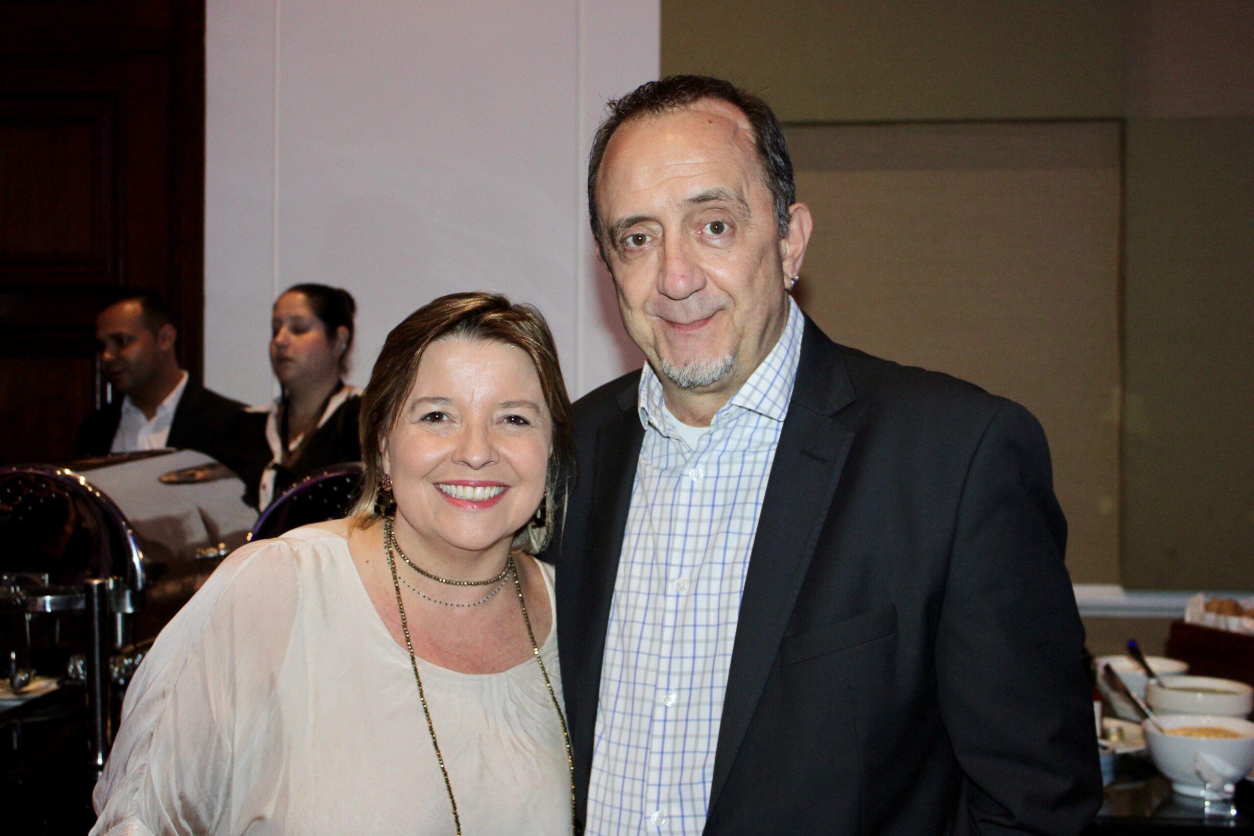 Estela Farina, da NCL, e Ricardo Alves, da Velle Estela Farina, da NCL, e Ricardo Alves, da Velle