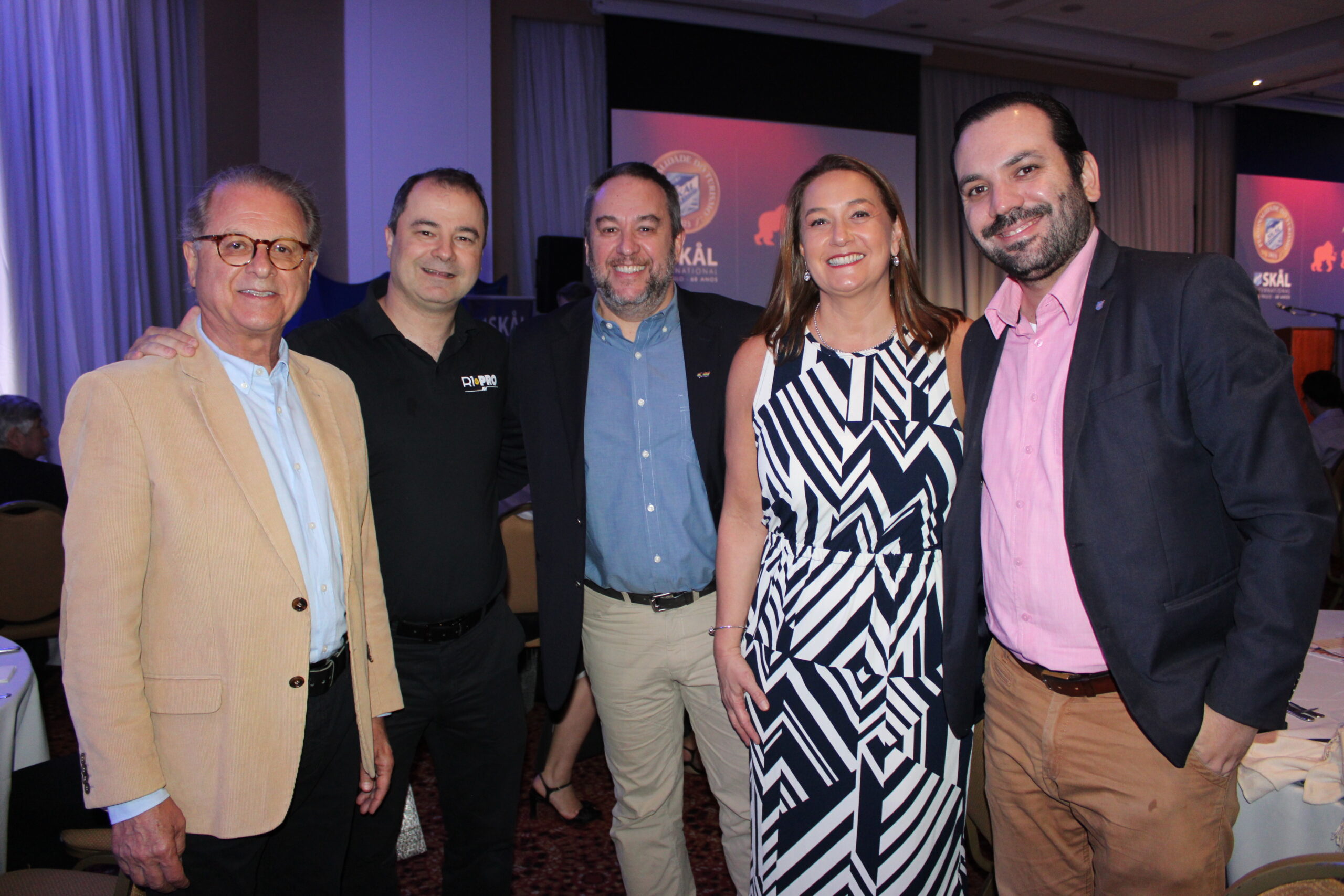 Orlando de Souza, do Fohb, Rafaelle Cecchele, da R1, Paulo Ventura, do Expo Center Norte, Daniela Pereira, do Hotel Staybridge, e Fábio Zelenski, da Setur-SP Orlando de Souza, do Fohb, Rafaelle Cecchele, da R1, Paulo Ventura, do Expo Center Norte, Daniela Pereira, do Hotel Staybridge, e Fábio Zelenski, da Setur-SP