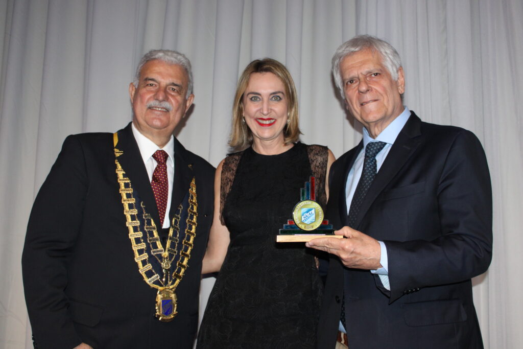 Caio Luiz de Carvalho recebe o prêmio como Personalidade do Turismo Skal 2023