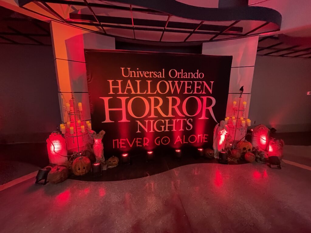 Halloween Horror Nights 2023 - Never go alone