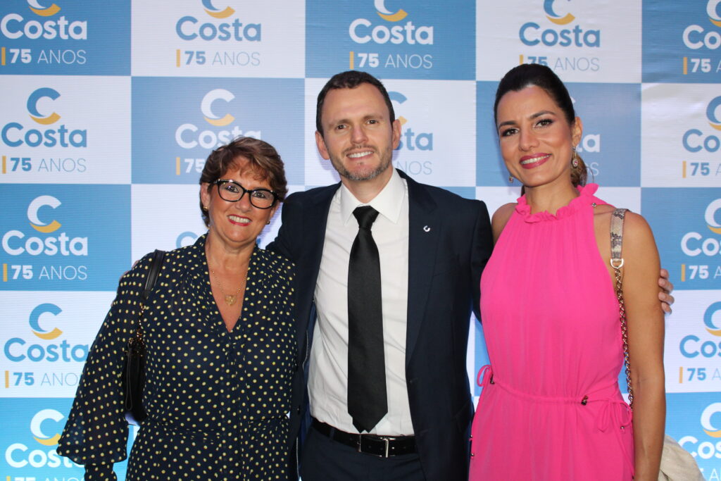 Ines Bellini, da Mendes Tur, com Ruy Ribeiro e Carolina Passos, da Costa