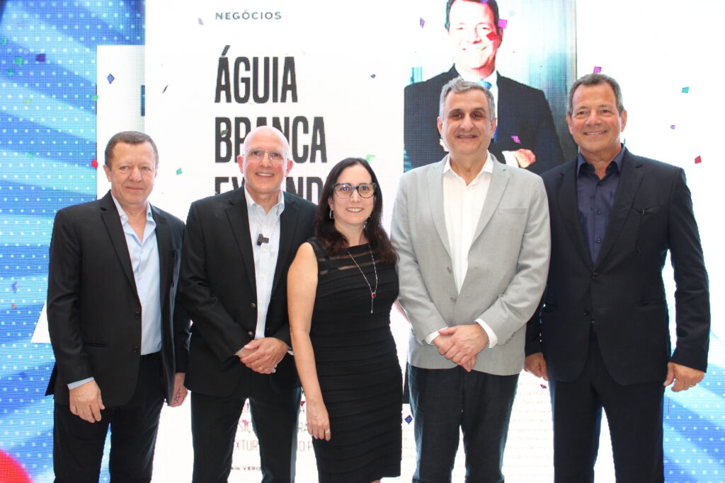 Jarbas Junior Aldo Leone Andrea Leone Claiton Armelin e Renan Chieppe da Agaxtur Agaxtur reúne mais de 100 parceiros e comemora 70 anos em São Paulo; fotos