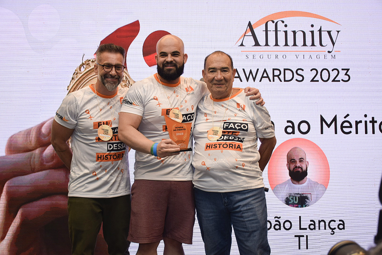 João Lança, vecedor da categoria Honra ao mérito, com Alexandre Lança e Marilberto França João Lança, vecedor da categoria Honra ao mérito, com Alexandre Lança e Marilberto França