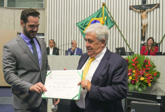 Jorge Rebelo de Almeida e Deputado Guilherme Bismarck Credito Tapis Rouge Jeronimo Nobre e1695664248321 Fundador da Vila Galé recebe títulos de Cidadão Norte-rio-grandense e Cearense
