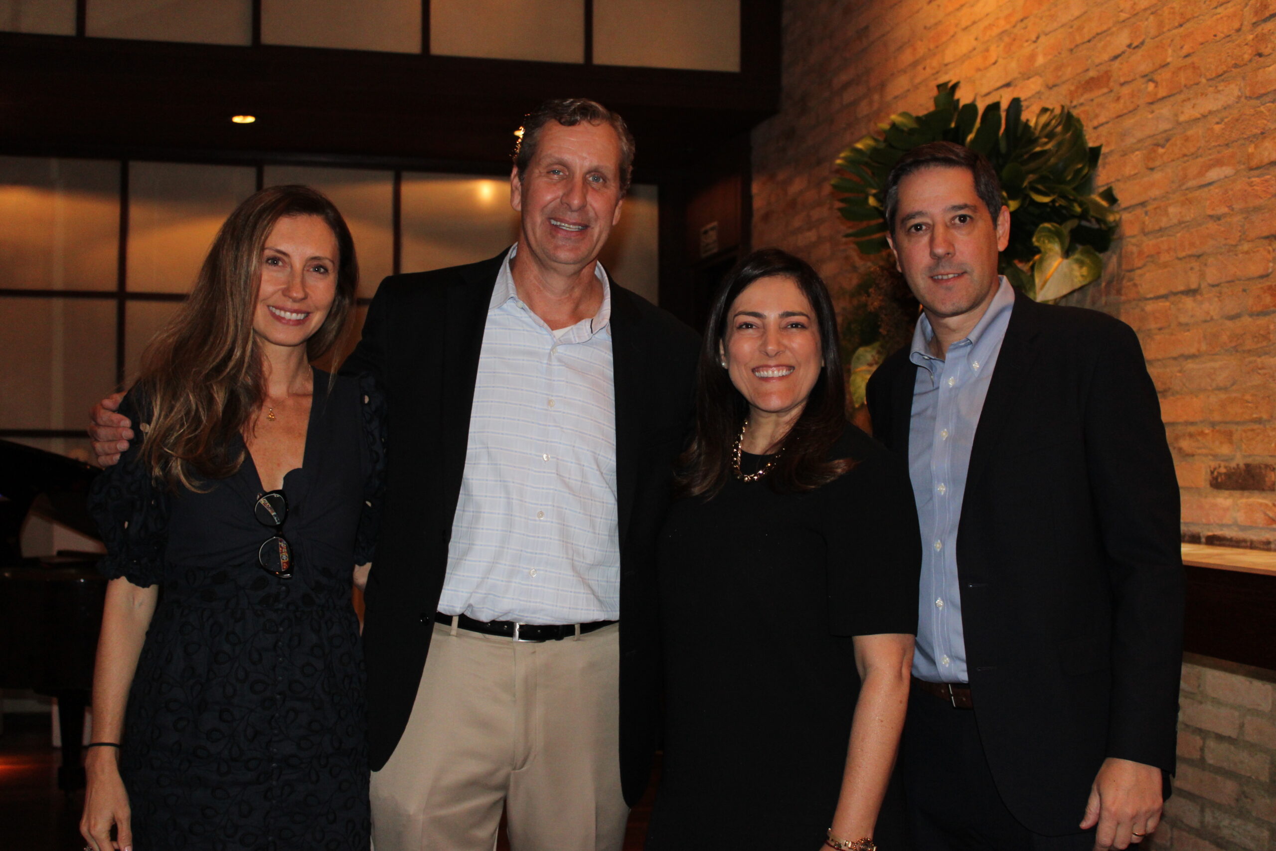 Juliana Pisoni, Eric Marshall, Gabriella Cavalheiro e Marcos Barros, da Universal