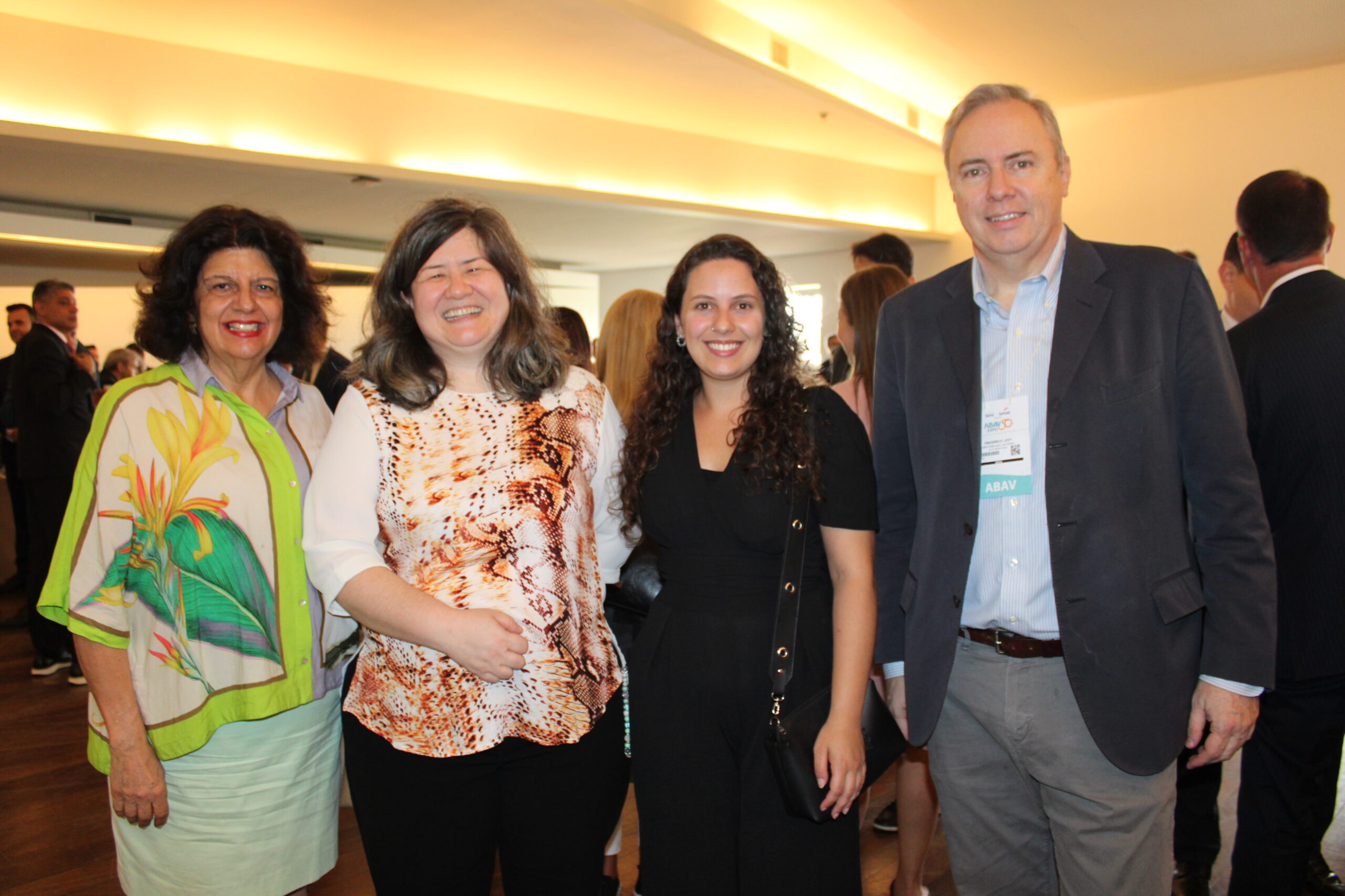Jussara Haddad, do Consulado dos EUA, Jerusa Hara, da Abav Nacional, Larissa Nunes, do Consulado dos EUA, e Frederico Levy, da Abav Nacional