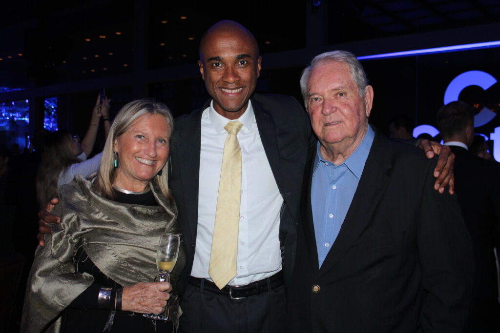 Luis Sobrinho, da Setur-SP, com Rosa Masgrau e Roy Taylor, do M&E