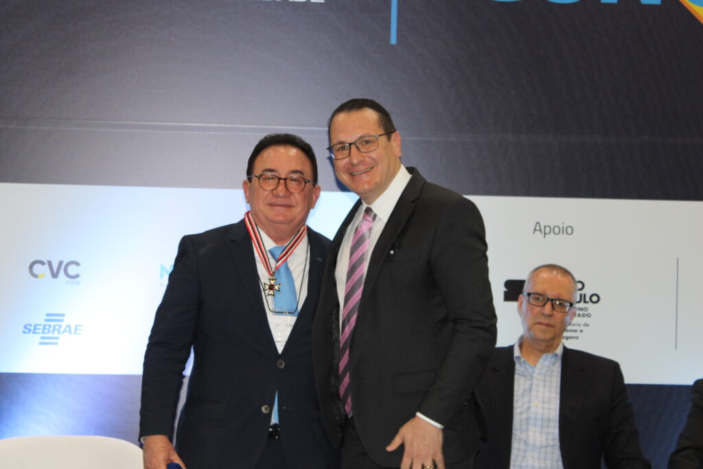 Manoel Linhares recebeu a medalha de Honra ao Mérito da Assembleia Legislativa de São Paulo