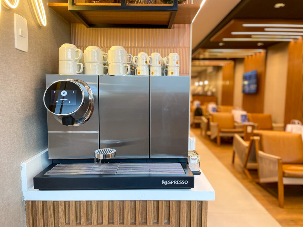 Máquina de café da Nespresso, com uma seleção de sabores para os usuários da sala VIP