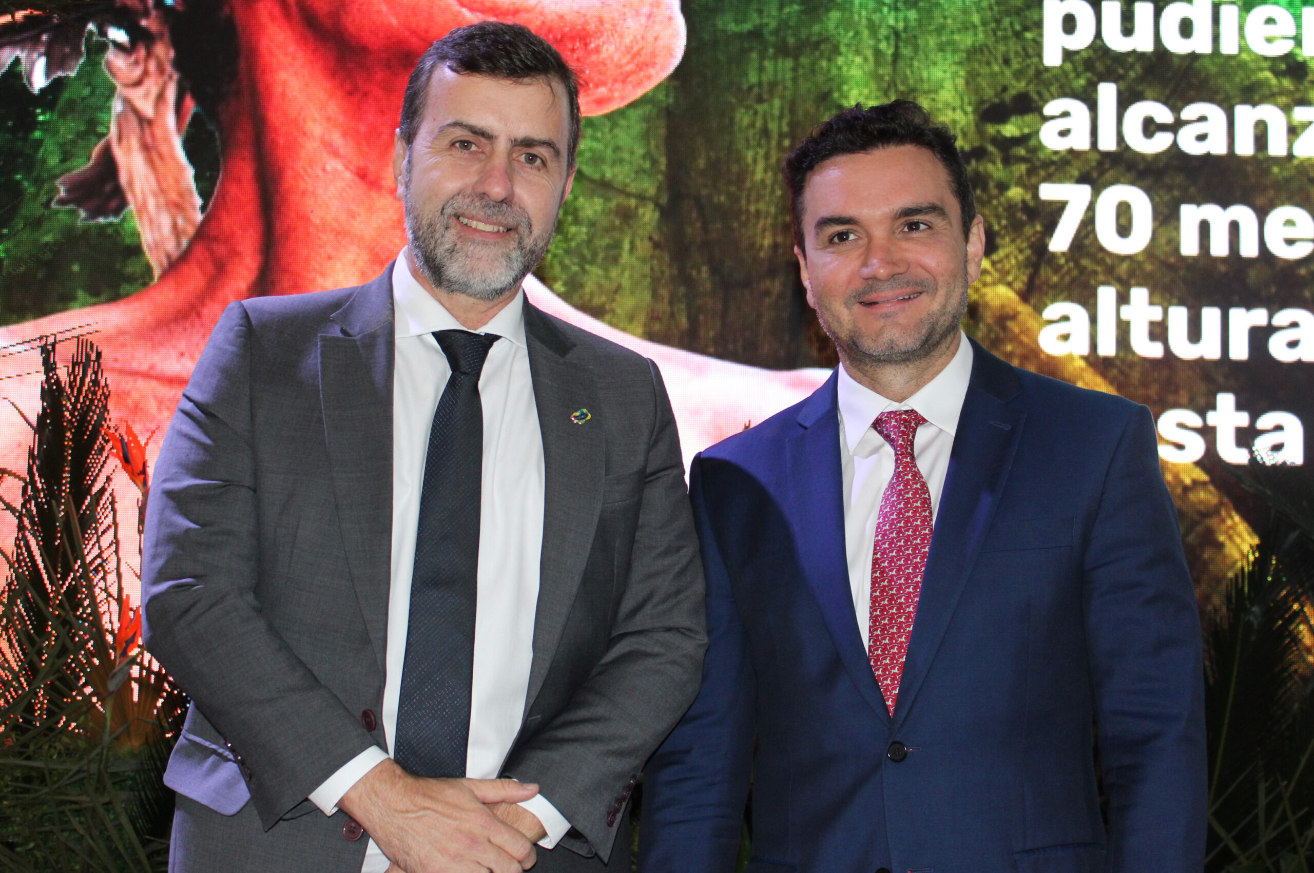 Marcelo Freixo e Celso Sabino no estande do Brasil Marcelo Freixo e Celso Sabino no estande do Brasil