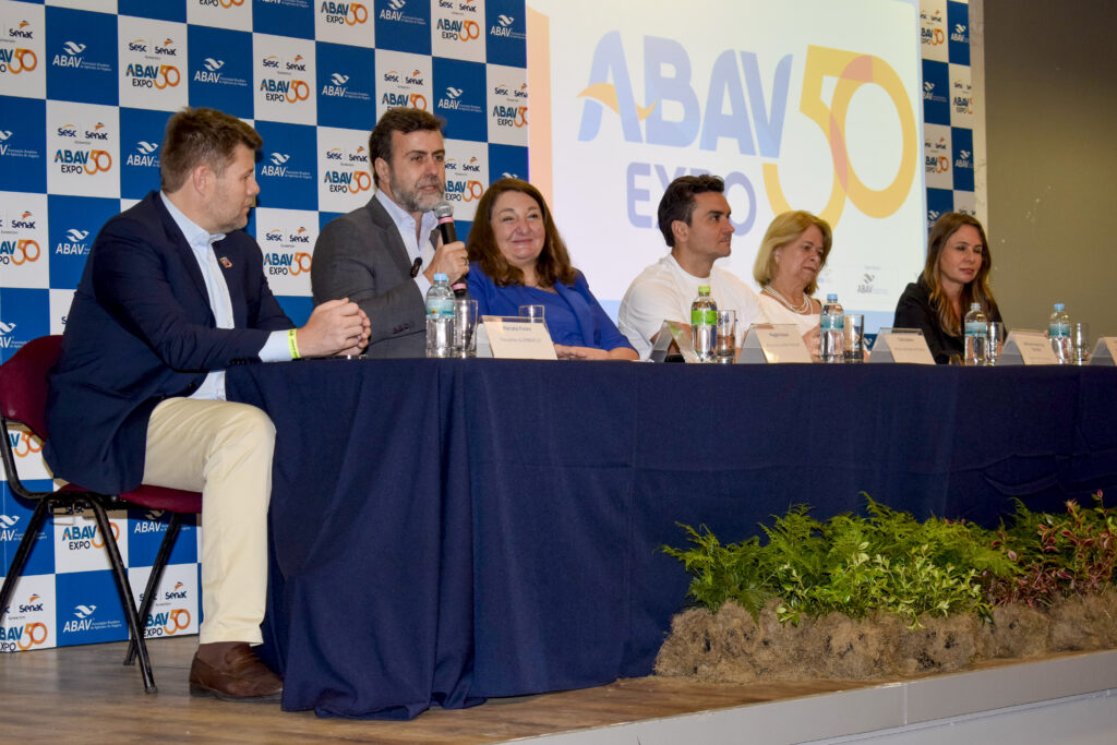 Marcelo Freixo em coletiva da Abav