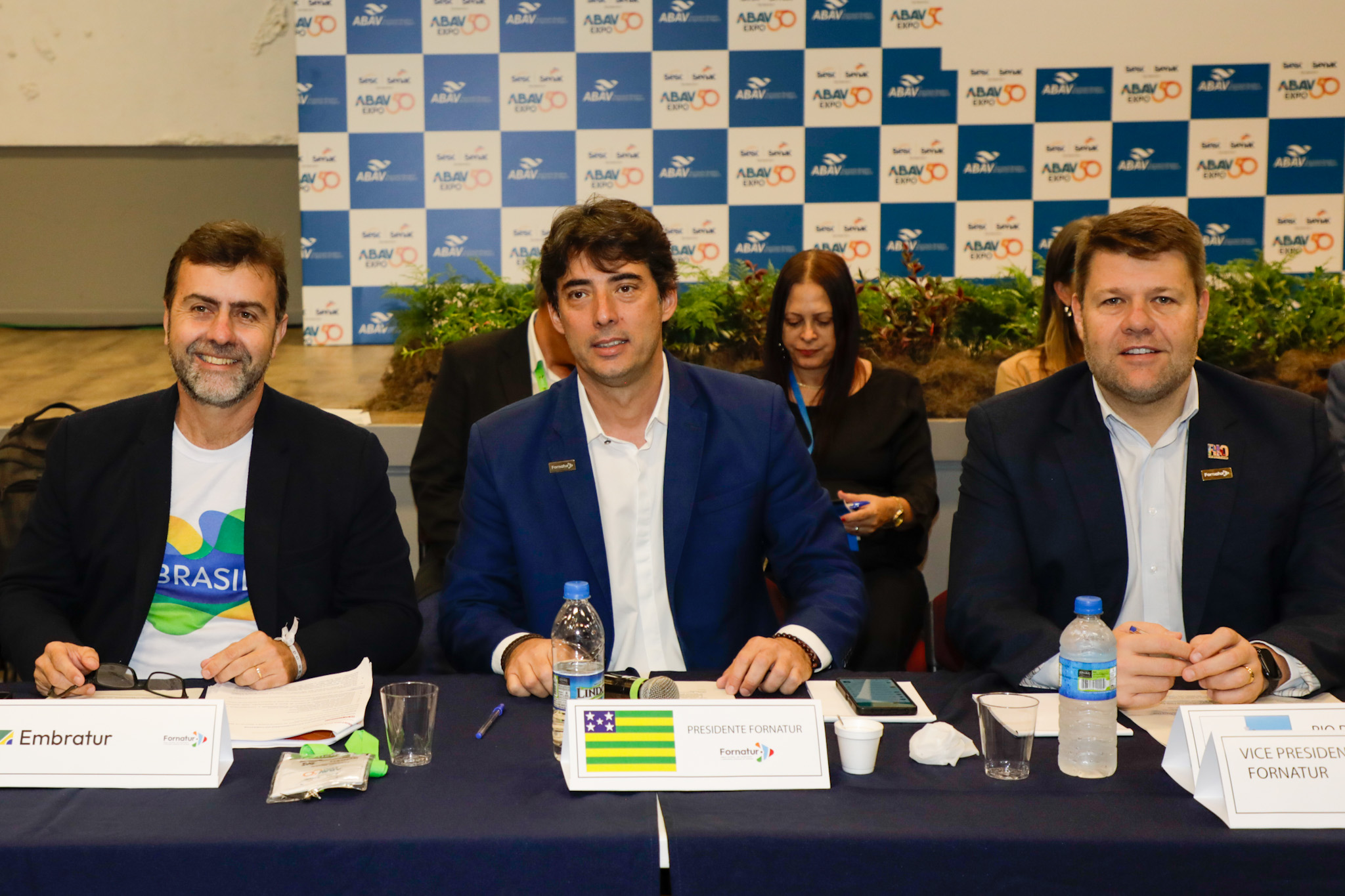 Marcelo Freixo, presidente da Embratur, Fabrício Amaral, presidente do Fornatur; e Gustavo Tutuca, secretário de turismo do estado do Rio de Janeiro