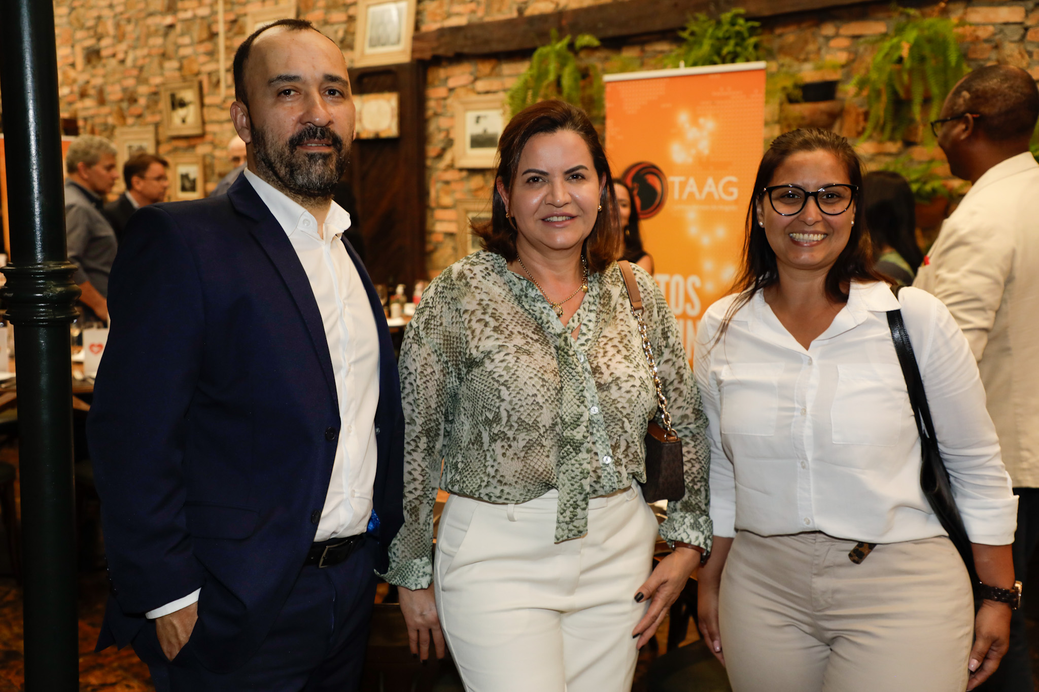 Márcio Santos, da Kangaroo Tours, Soely Oliveira, da BCD, e Karliana Castanho, da Sakura Tour Márcio Santos, da Kangaroo Tours, Soely Oliveira, da BCD, e Karliana Castanho, da Sakura Tour