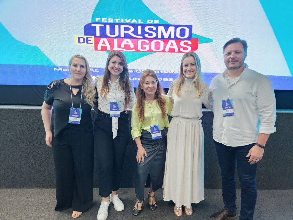 Mariza Karling, auxiliar de Turismo, Andressa Szekut, diretora de Marketing de Foz do Iguaçu; Sandra Negrini, Ana Soliman, Promoção e Inovação, e Fábio Skraba, diretor da SeturPR