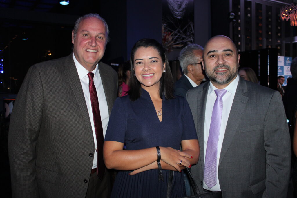 Mauricio Amaral, Camila Santos e Roberto Oliveira, da Universal Assistance