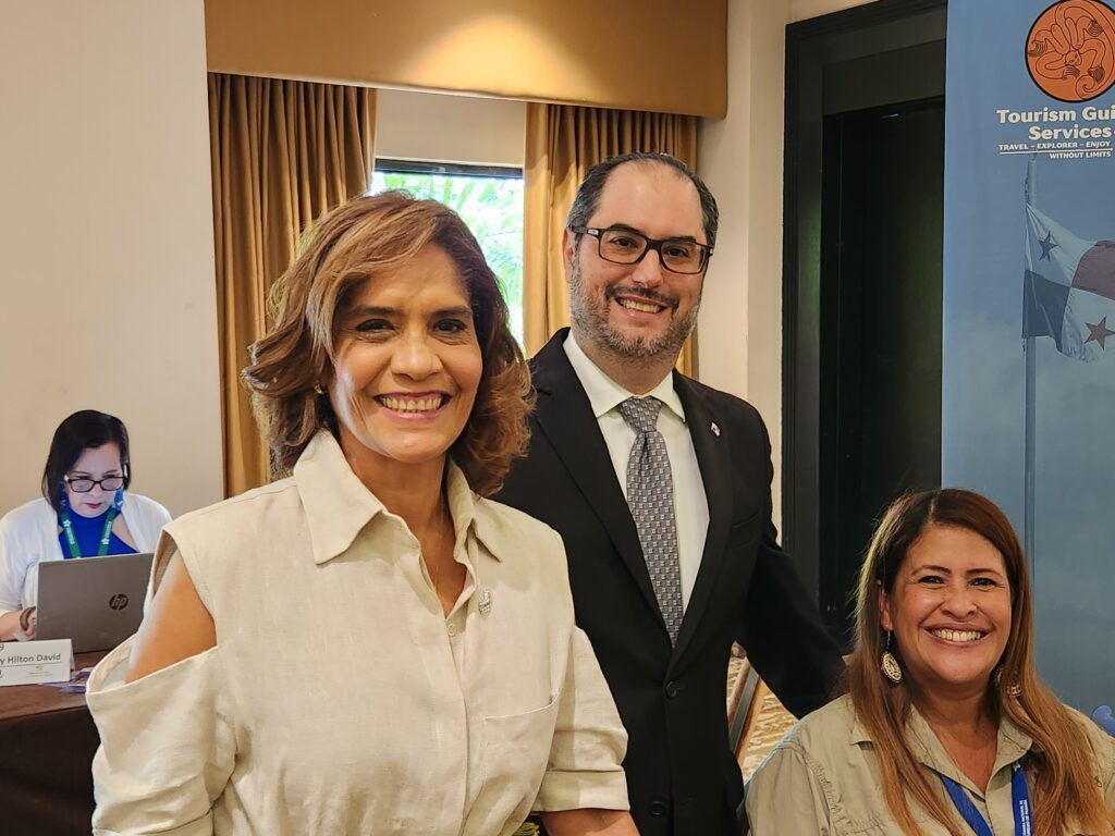 Ministra do Turismo do Panamá, Daniela Guillen, e Ernesto Orillac, presidente do Panama Travel Mart, na Rodada de Negócios do Panama Travel Mart