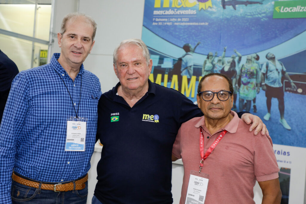 Normando Pierini e César Aveiro, da Avirrp, com Roy Taylor, do M&E