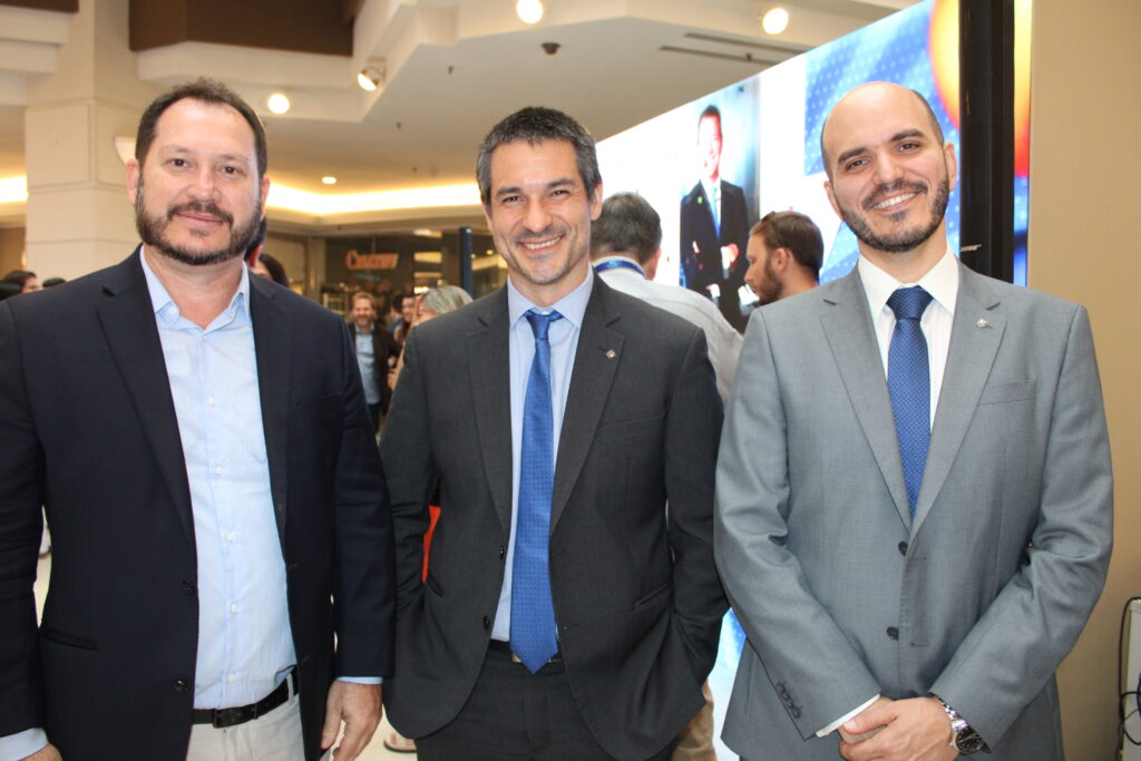 Pablo Zabala, da Discover Cruises, com Ignacio Palacios e Rafael Grosso, da MSC