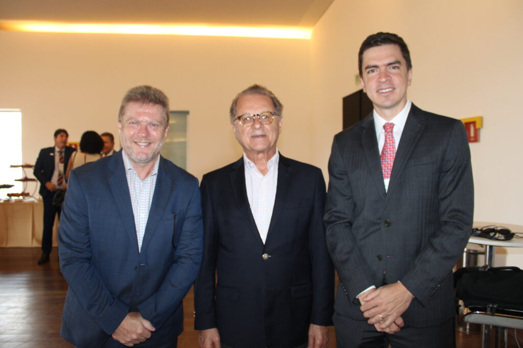 Paulo Michel, presidente da ABIH-RJ, Orlando Souza, presidente do Fohb, e Guilherme Dietze, da FecomércioSP