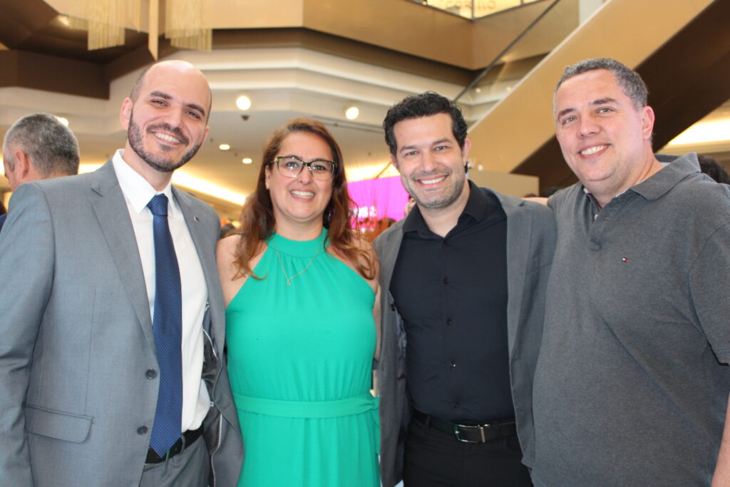 Rafael Grosso, da MSC, Glaucia Navarro, da Agaxtur, Bruno Cordaro, da PromoAção, e Ricardo Salva, da Agaxtur