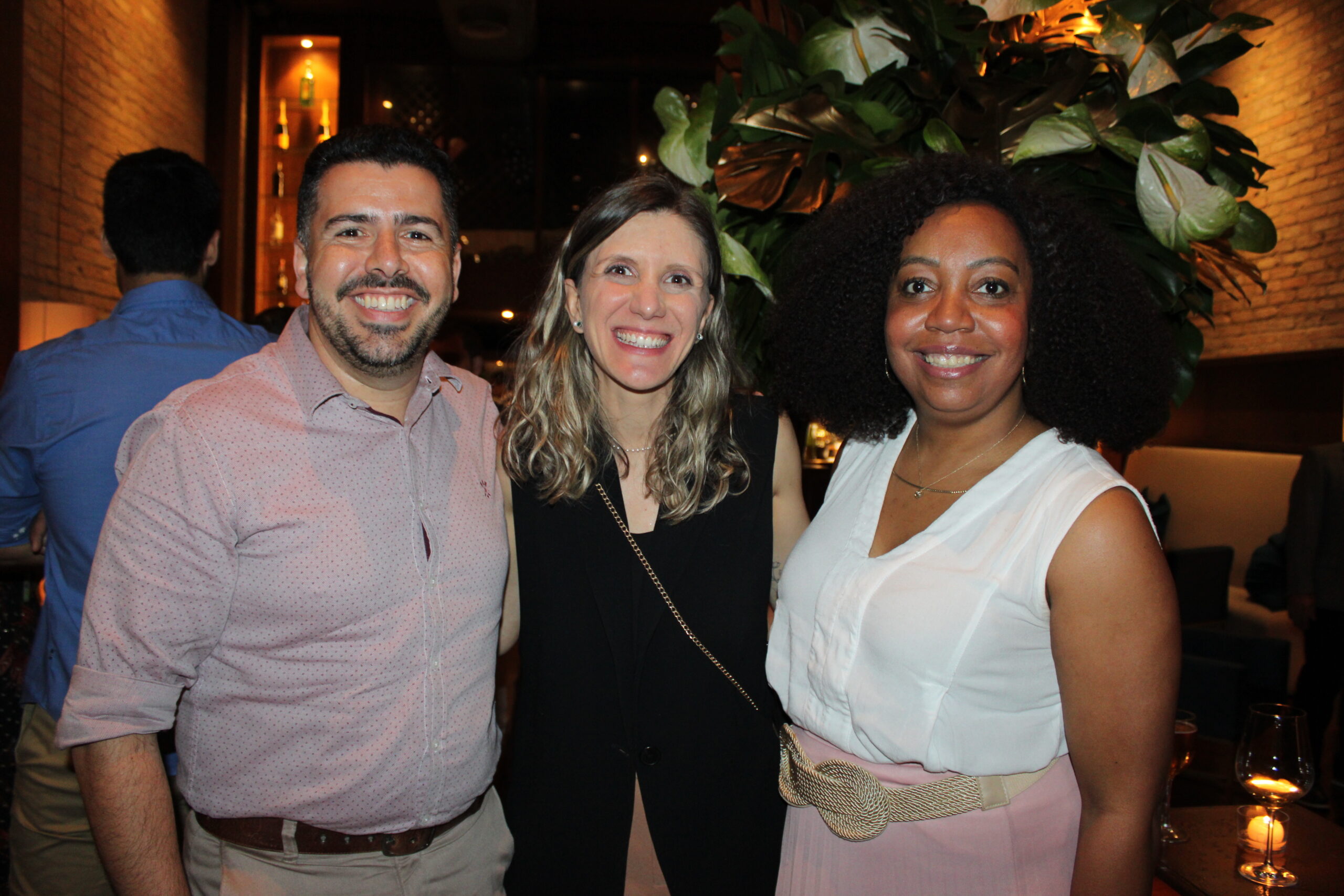 Raphael de Lucca, da Copa Airlines, Juliana Baraldi, da Universal, e Vilmara Souza, da Agaxtur