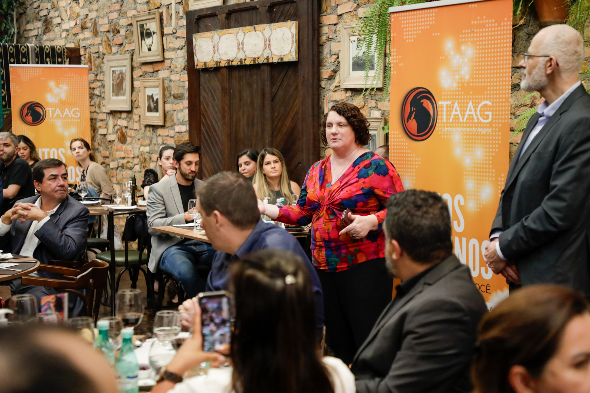 Rebecca Meadows, e Altamiro Medici, da TAAG durante evento Rebecca Meadows, e Altamiro Medici, da TAAG durante evento