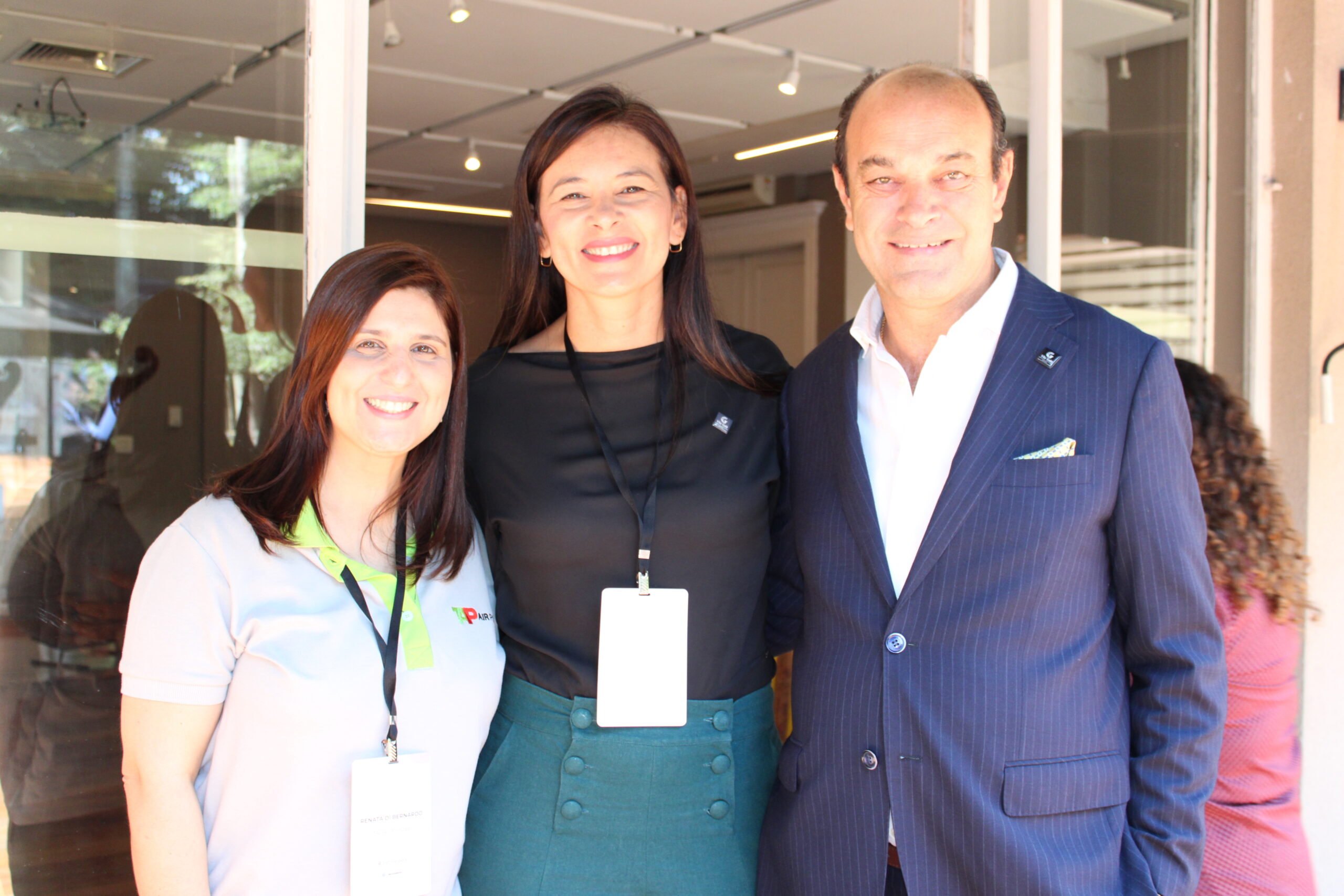 Renata di Bernardo, da TAP, com Lilian Santos e Pedro Ribeiro, do Vila Galé Renata di Bernardo, da TAP, com Lilian Santos e Pedro Ribeiro, do Vila Galé