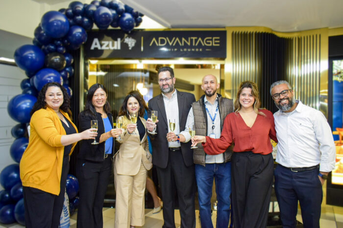 Azul e Advantage Lounge inauguram sala VIP no aeroporto de Congonhas; veja fotos 1 Representantes do Tudo Azul e Advantage Lounge (Ana Azevedo/M&E)