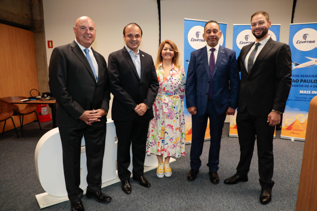 Roberto de Lucena, secretário de turismo do estado de São Paulo, entre Alfonso Martinez, Marlene de Sousa, Rashed Ahmed, e Ahmed Anwer Roberto de Lucena, secretário de turismo do estado de São Paulo, entre Alfonso Martinez, Marlene de Sousa, Rashed Ahmed, e Ahmed Anwer