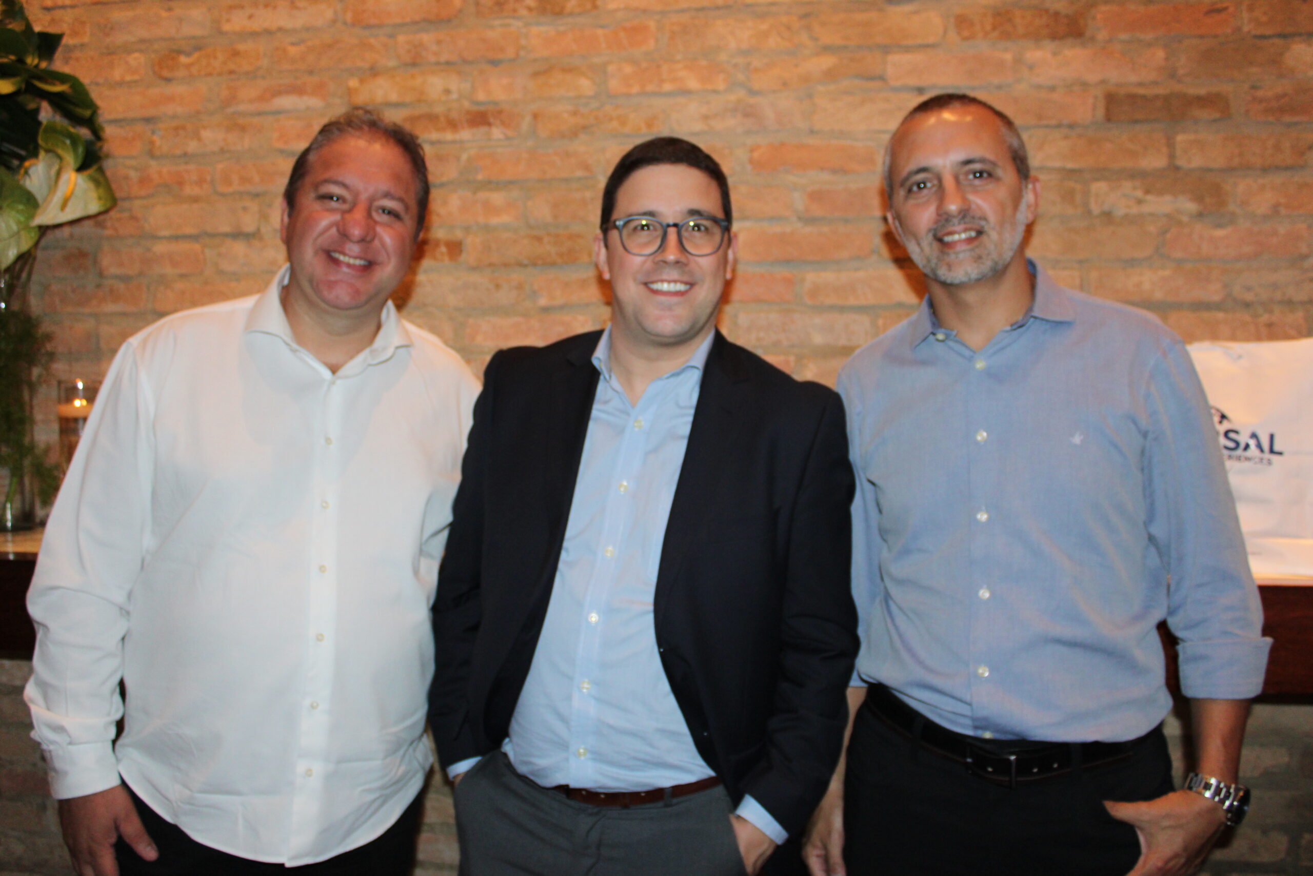 Rogerio Leites e Fabio Craveiro, da RCA, com Martin Diniz, da Universal
