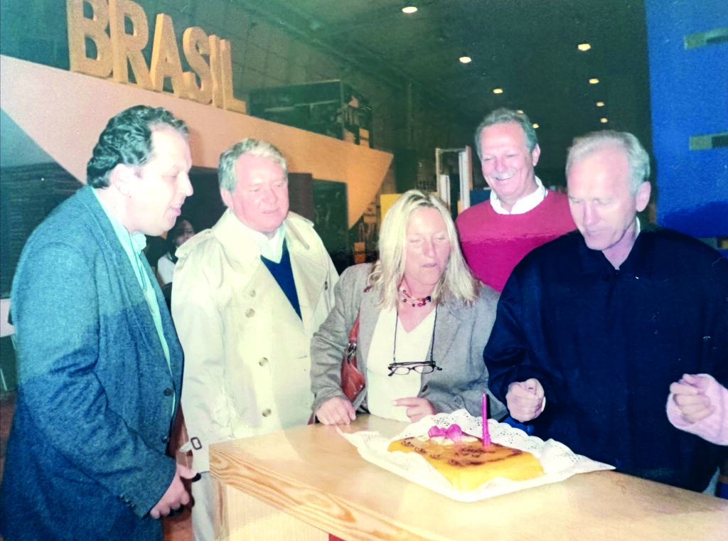 Rosa Masgrau comemorando seu aniversario na Fitur em Madri Falece Eduardo Sanovicz, um dos maiores nomes da história do Turismo; veja momentos marcantes